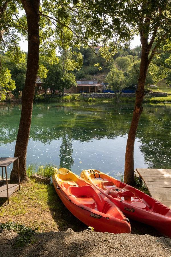 River Huts Zrmanja โอเบรอควาซ ภายนอก รูปภาพ