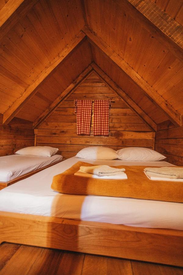 River Huts Zrmanja โอเบรอควาซ ภายนอก รูปภาพ