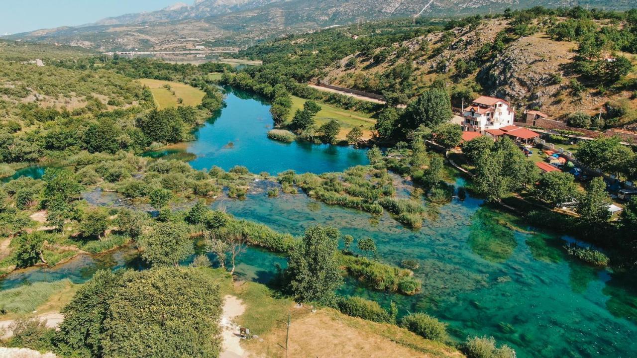 River Huts Zrmanja โอเบรอควาซ ภายนอก รูปภาพ
