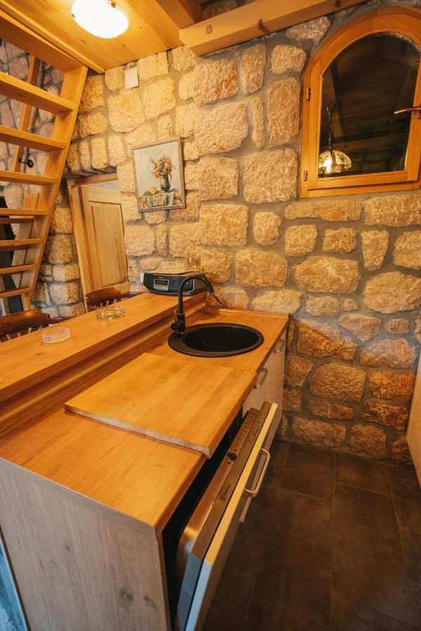 River Huts Zrmanja โอเบรอควาซ ภายนอก รูปภาพ