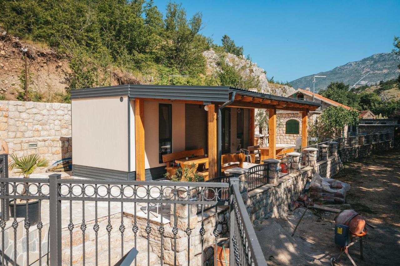 River Huts Zrmanja โอเบรอควาซ ภายนอก รูปภาพ