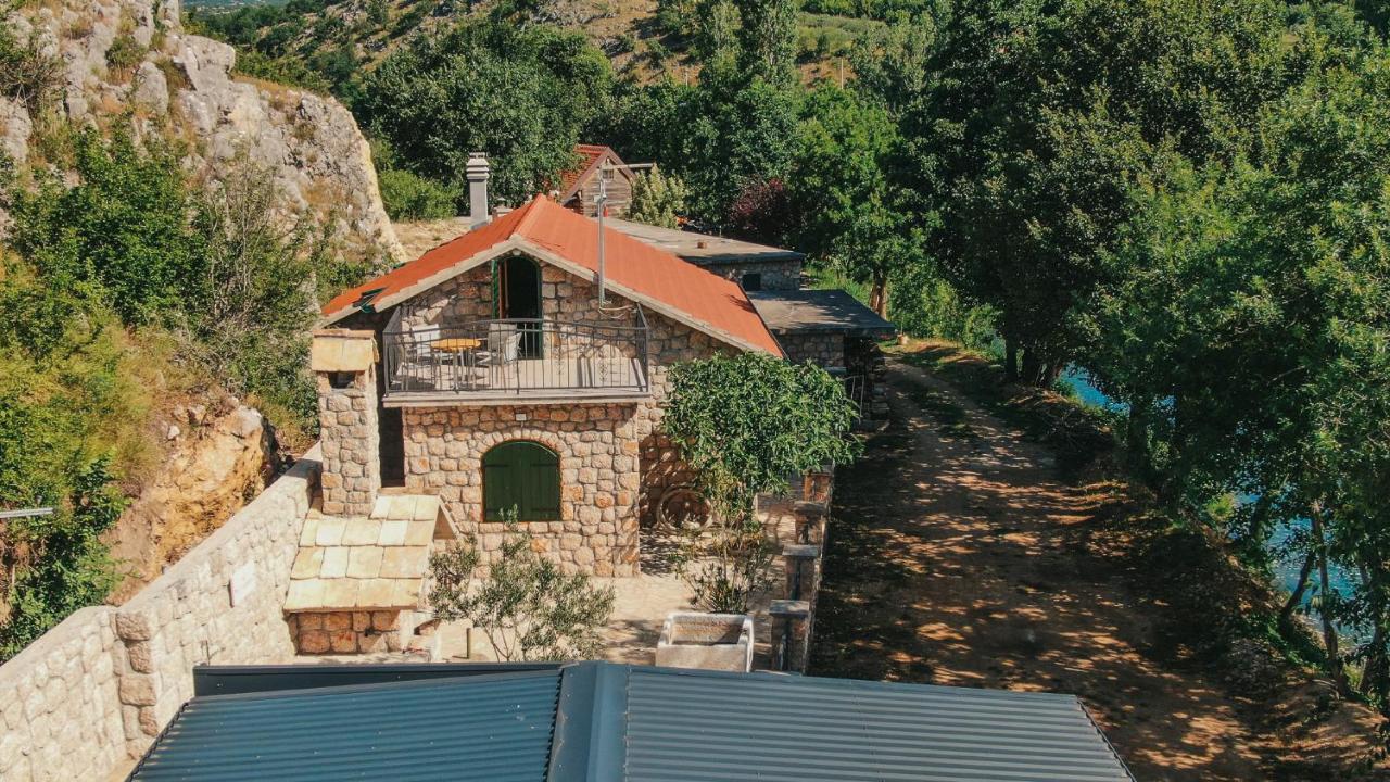River Huts Zrmanja โอเบรอควาซ ภายนอก รูปภาพ