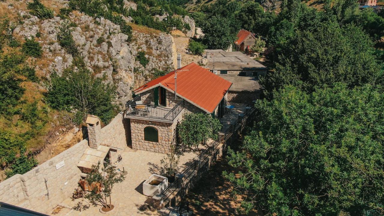 River Huts Zrmanja โอเบรอควาซ ภายนอก รูปภาพ