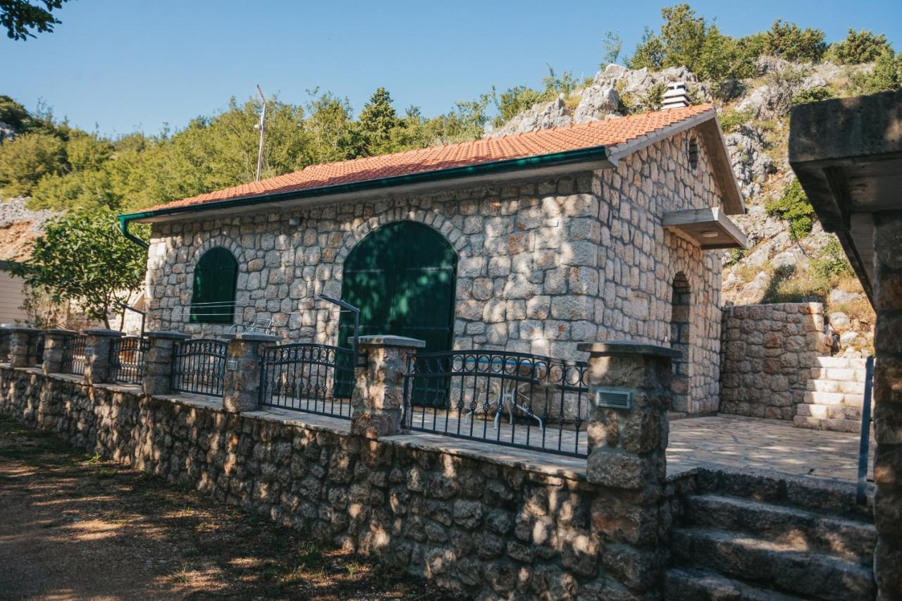 River Huts Zrmanja โอเบรอควาซ ภายนอก รูปภาพ