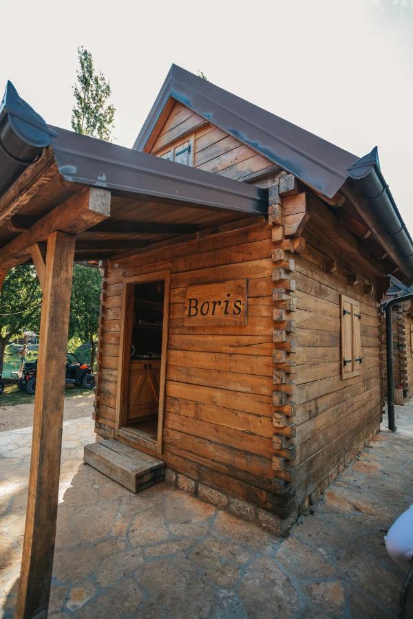 River Huts Zrmanja โอเบรอควาซ ภายนอก รูปภาพ