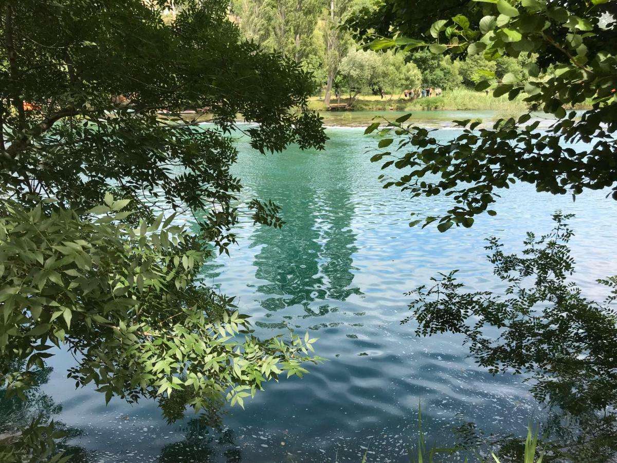 River Huts Zrmanja โอเบรอควาซ ภายนอก รูปภาพ